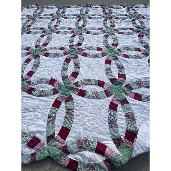 Vintage double wedding Ring patchwork Quilt Scalloped edging 77"x93" Red green - Picture 7 of 10